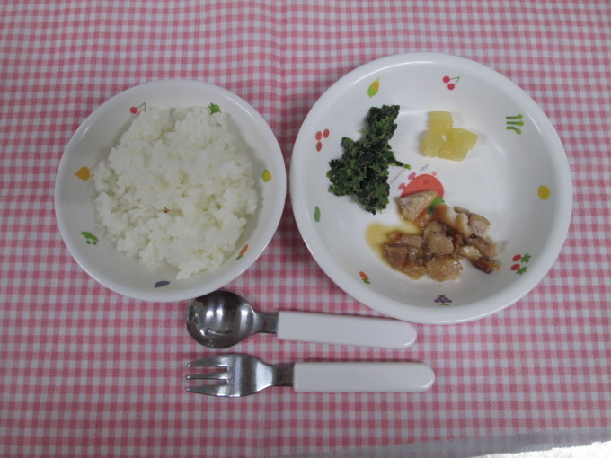 ４月の給食を紹介します。_f0227821_17492870.jpg