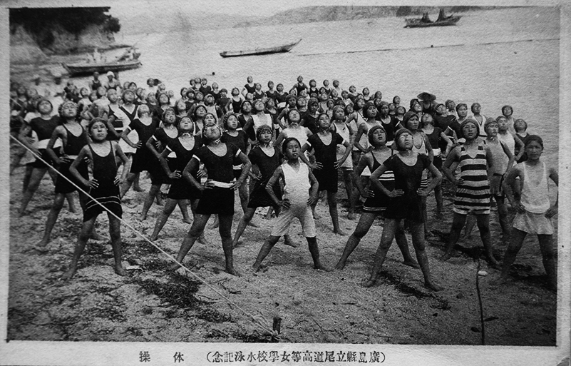 最低価格の 水泳記念絵葉書 広島県立尾道高等女学校 モノクロ写真版14枚組袋 絵葉書