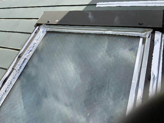 雨漏り天窓修理とクロス修理_f0031037_19123102.jpg
