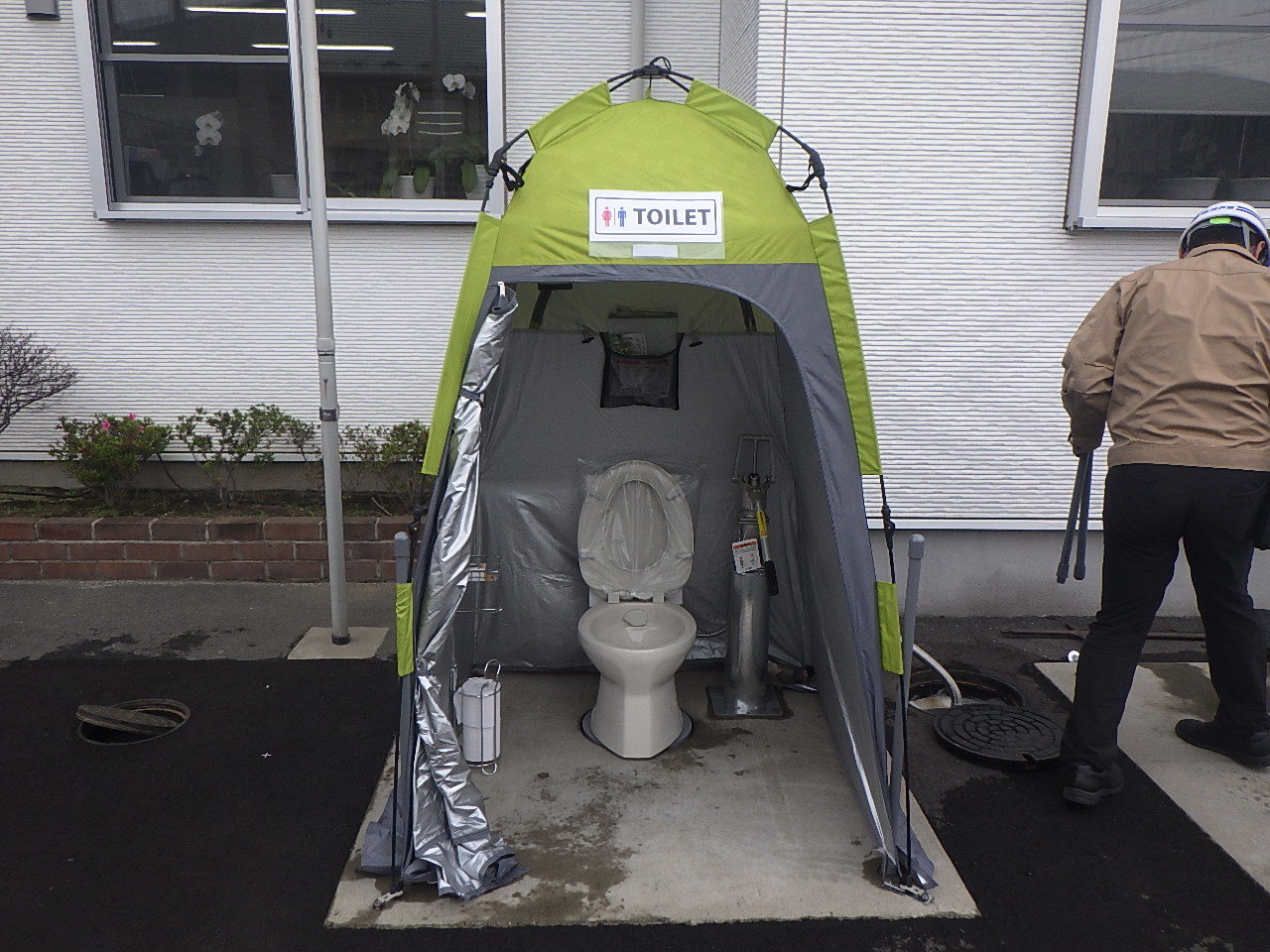 iDotec Toilet_b0330339_11064990.jpg