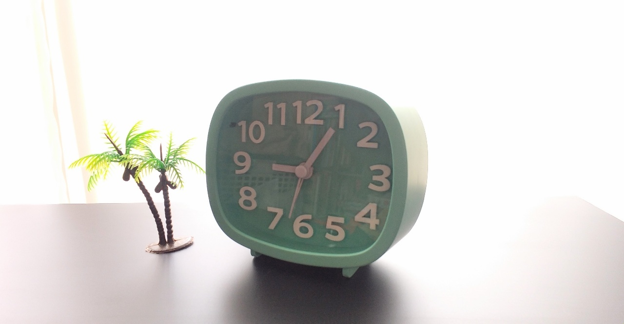 ダイソーの300円目覚ま ダリア日記帳