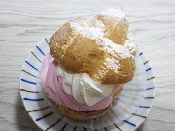 【不二家】窯焼きダブルシュークリーム(あまおう苺)_c0152767_19551184.jpg