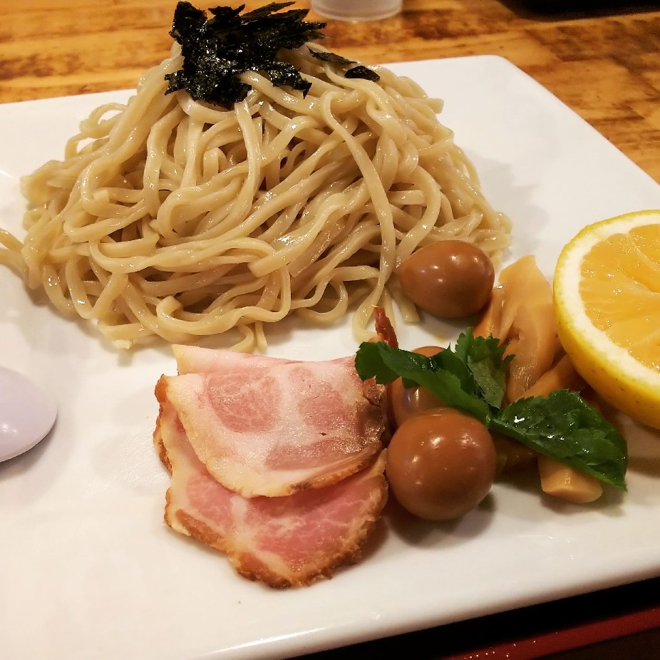 沼津市「真・卓郎商店」期間限定：ニューサマーオレンジ　塩つけ麺_c0404632_05324267.jpg