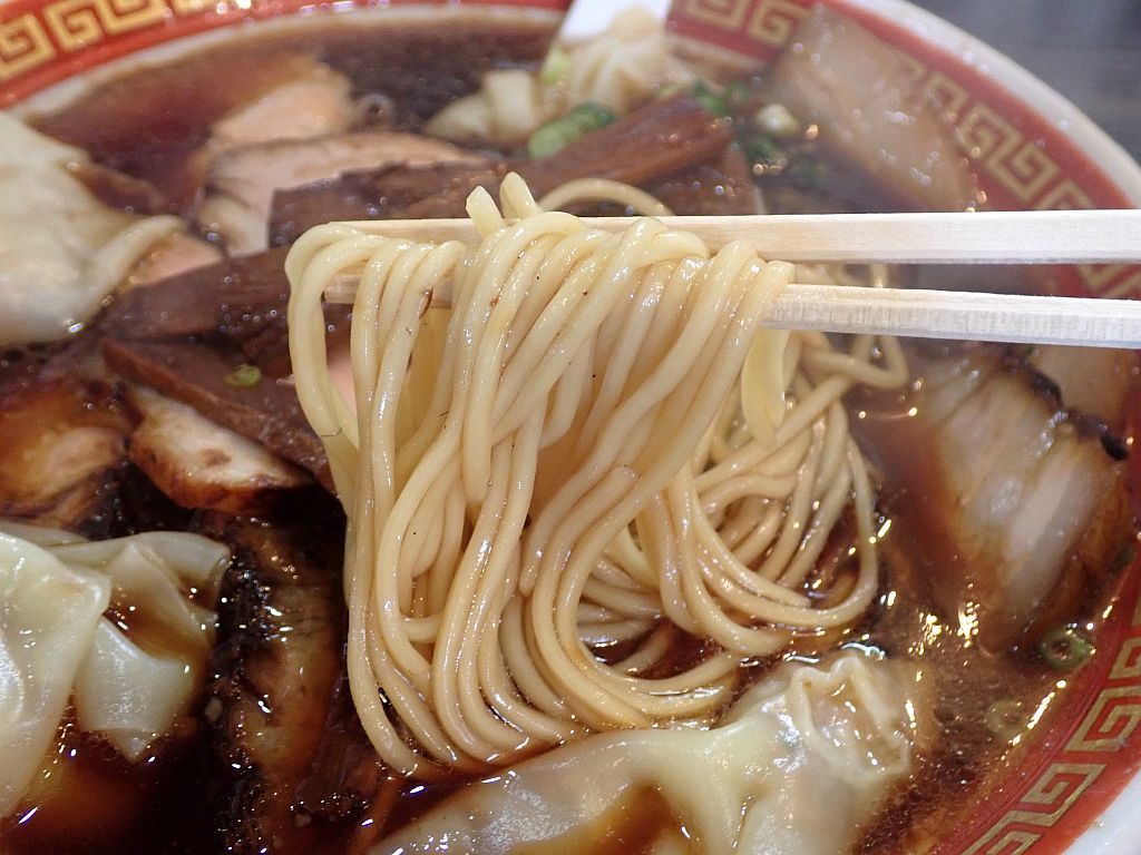 三方原町「時代麺房 ライオン」でチャーシューワンタンメン_e0220163_16341486.jpg