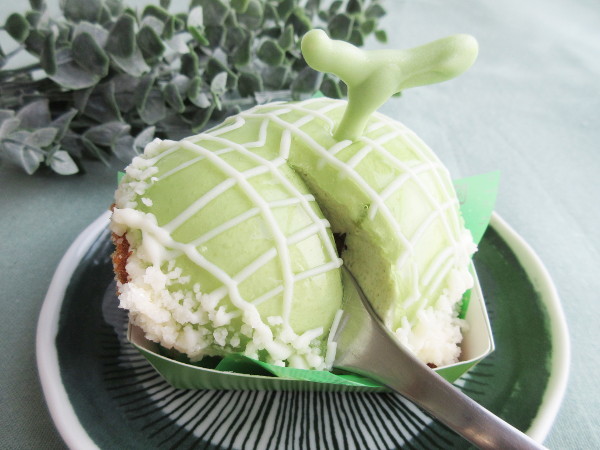 【シャトレーゼ】まんまるメロンケーキ_c0152767_07400439.jpg