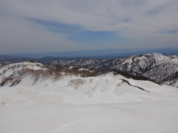 月山・東斜面と大雪城 ～ ２０２１年４月２４日_f0170180_22132075.jpg