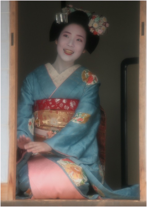 < 舞妓さん ⑨ >_c0036080_12103220.jpg