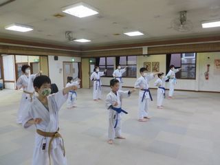 土曜日空手　八軒教室_c0118332_22234786.jpg