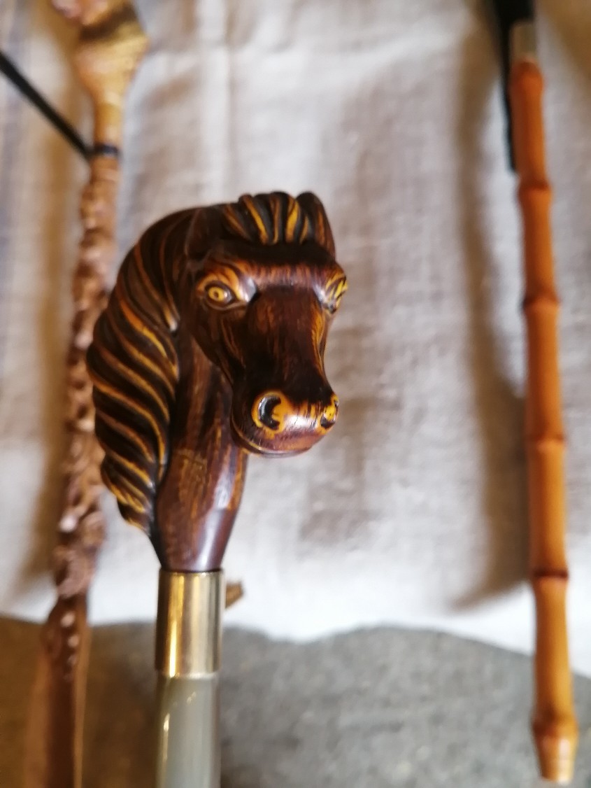 ドイツの羊の細部彫刻靴べら、1940年、木彫り ドイツの羊の細部彫刻靴べら、1940年、木彫り - メルカリ