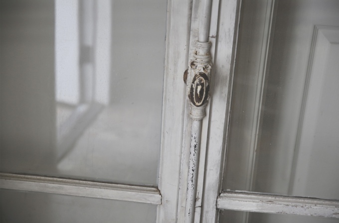 フレンチアンティーク 窓枠 アーチ型 縦197㎝ 白 錠付き 錠が可動します フランス : clair de lune