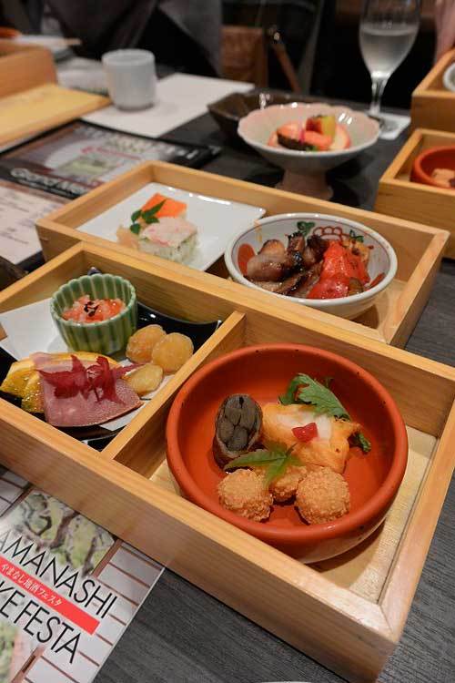 【(日本酒イベント)「やまなし地酒フェスタ」へ参戦!!】_a0005436_14251728.jpg