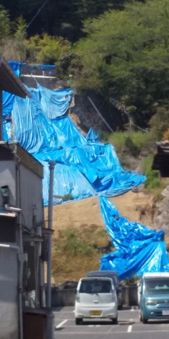 広島大雨警報、懸念されるお年寄りの衰弱_e0094315_08260670.jpg