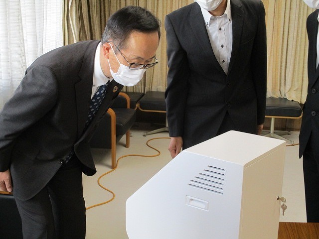 ITを活用した感知装置を開発する㈱イージステクノロジーズさんが、クラウド対応型温感モニター(非接触型検温器)を富士市に5台寄贈_f0141310_08362602.jpg