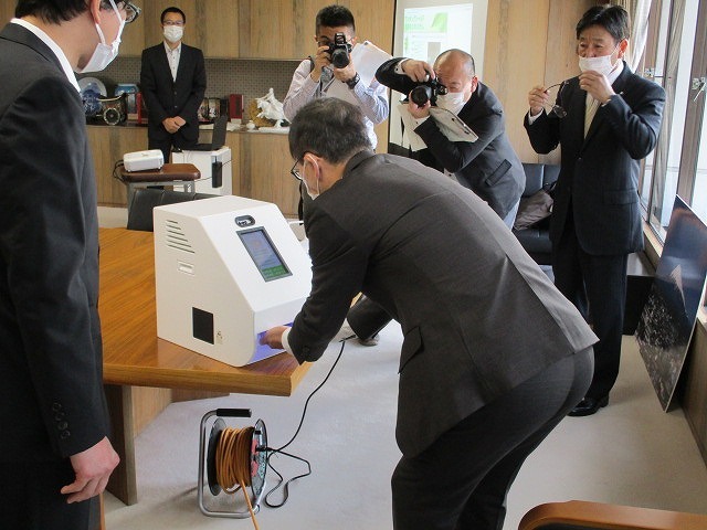 ITを活用した感知装置を開発する㈱イージステクノロジーズさんが、クラウド対応型温感モニター(非接触型検温器)を富士市に5台寄贈_f0141310_08363341.jpg
