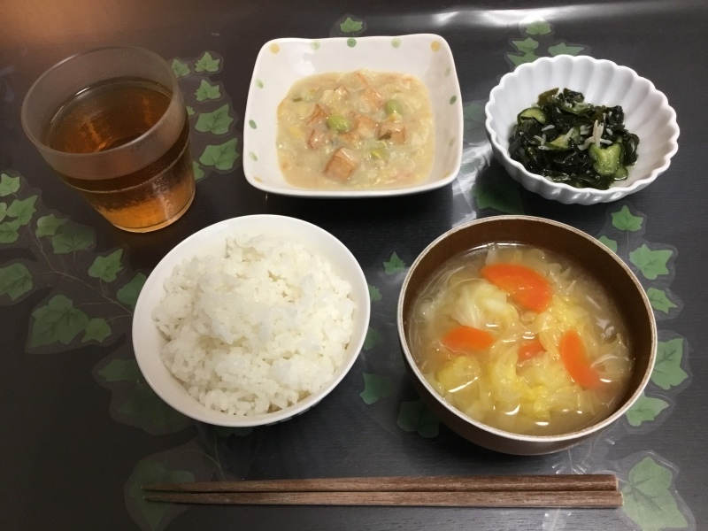 しらゆり荘 朝食 厚揚げ豆乳煮 わかめとしらすの酢の物 ご飯 味噌汁 今日の献立