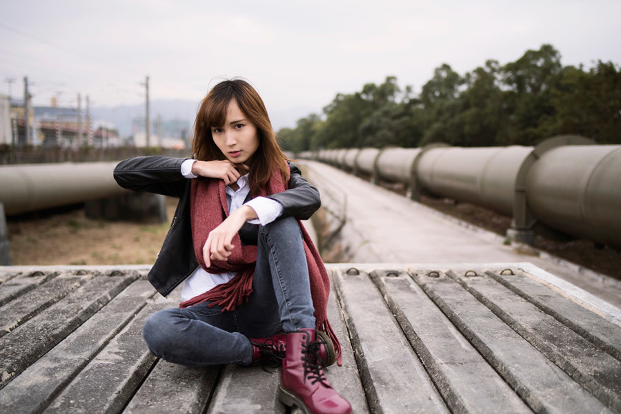 立て膝 ポートレートモデル