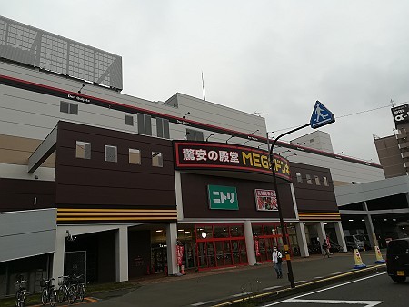ｍｅｇａドン キホーテｕｎｙ敦賀店 ｌｅｏ ｂｕｎｋｓで車遊泊