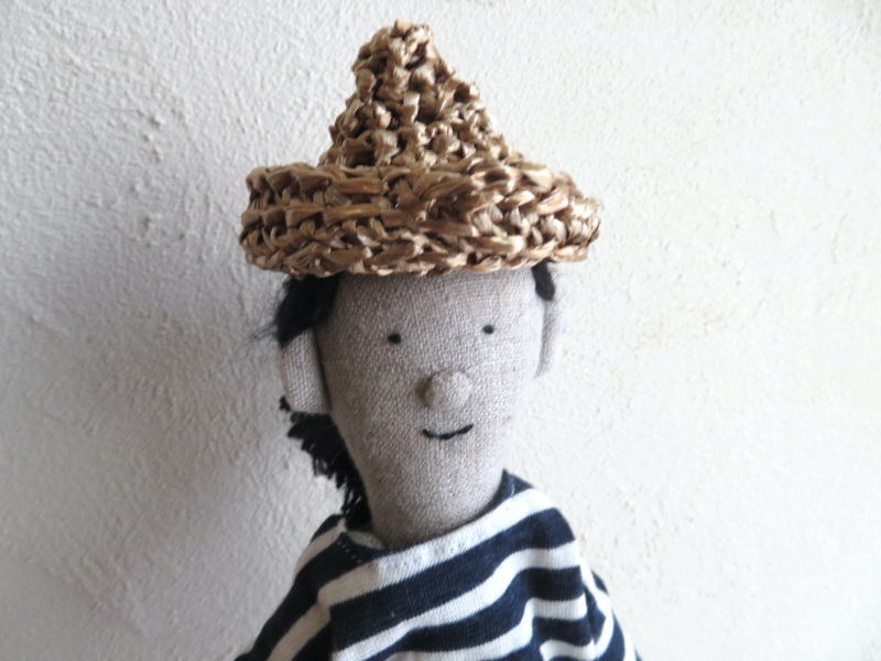 さすらいワークスさんのお人形の帽子 同じ顔でも印象が違うのはわたしたちも同じこと 絵と本 ことばの雑貨 雑貨店おやつ 京都 桂 のブログ