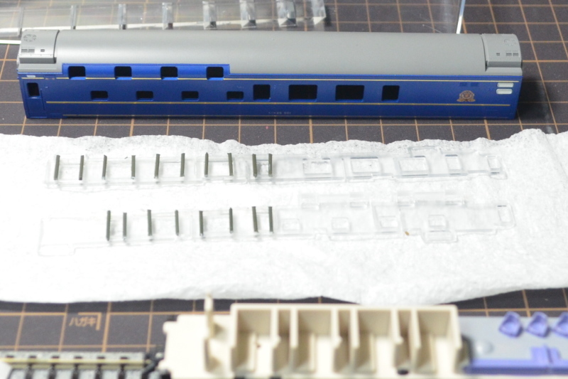 KATO　24系「北斗星」　ロビーカー手直し_d0393834_01370513.jpg
