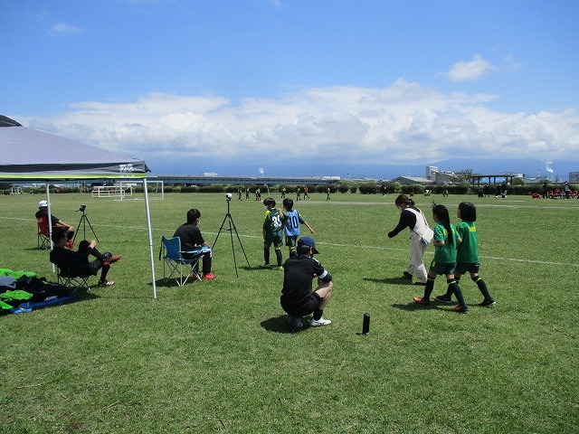 久しぶりの晴れの日曜日　スポーツを楽しむ人で賑わった富士川緑地公園と富士川キウイ球場_f0141310_07164546.jpg