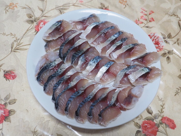 夫の釣果とその後(お刺身&〆鯖)_c0116915_00031779.jpg