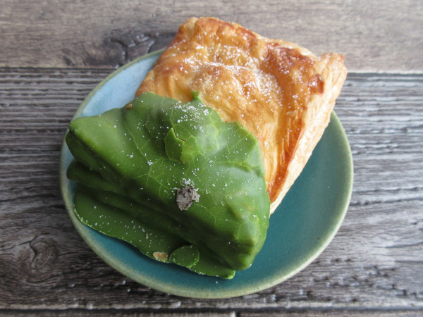 【ミスド】宇治抹茶チョコ あずき白玉パイ_c0152767_07093378.jpg