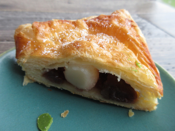 【ミスド】宇治抹茶チョコ あずき白玉パイ_c0152767_07113733.jpg