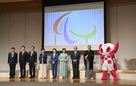 怨嗟の対象となり疎外の象徴となった東京五輪 - 溜席の妖精と都庁前困窮者_c0315619_16370039.png