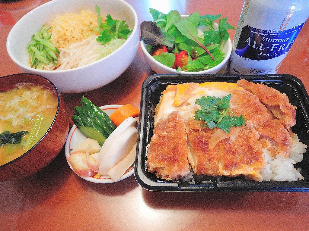 オーケーストアのお弁当(ロースかつ重)@自宅_d0393923_21403018.jpg