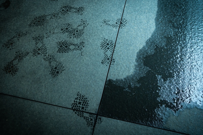 やや広めの視点で見た雨の美術館_d0353489_09193967.jpg