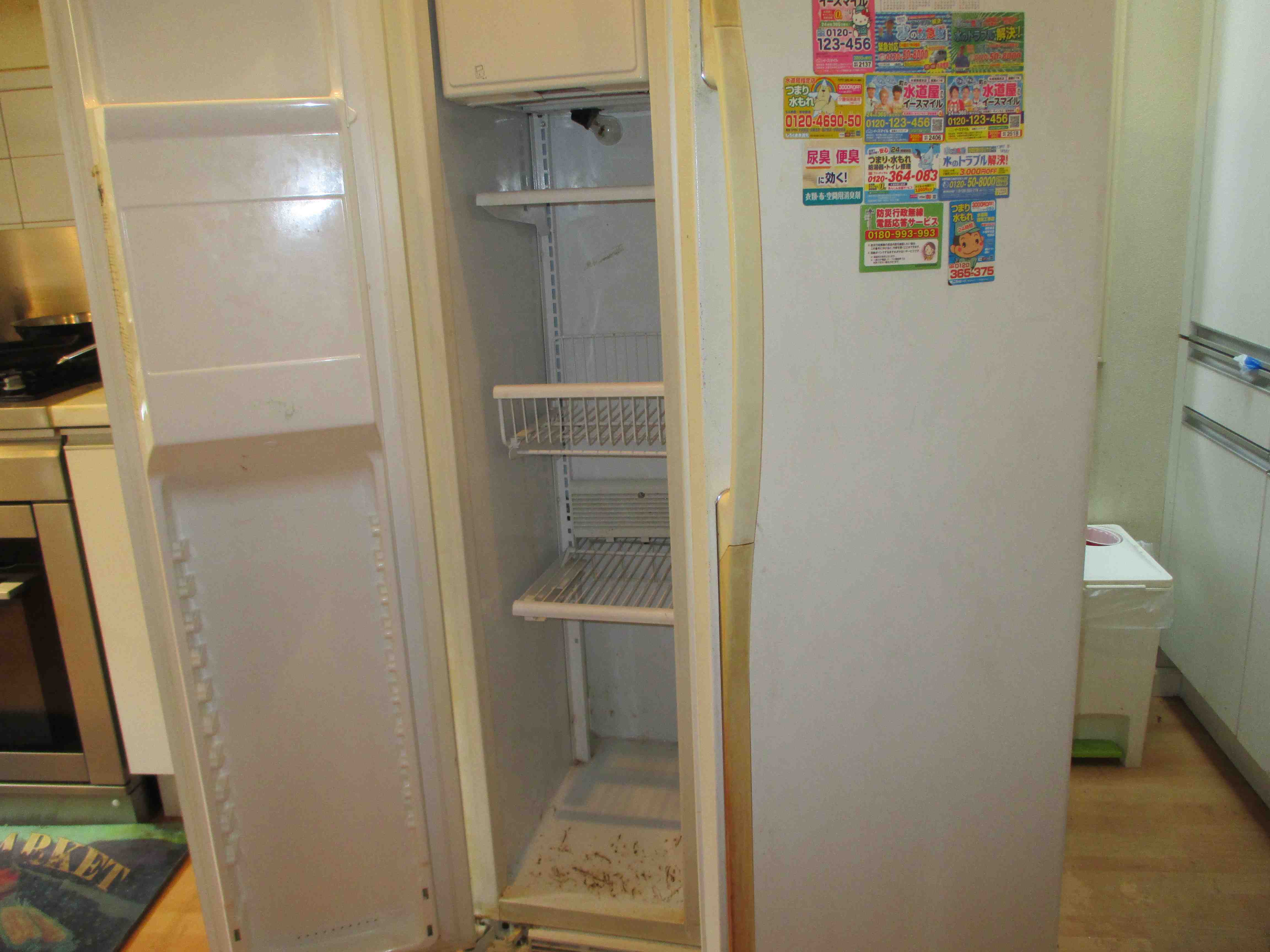 洗面・トイレの床貼り替えと冷蔵庫の交換工事を承りました モリス正規販売店のブライト_c0157866_18294099.jpg