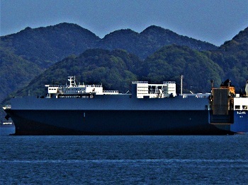 安浦・川尻沖に停泊中、自動車運搬船「フェニックス」_e0175370_10485416.jpg