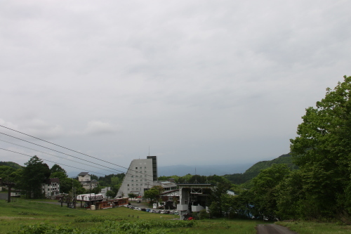 蔵王国際ホテル周辺の新緑、八重桜、躑躅＆紫陽花の代わりに紫陽花橋を撮影　２０２１．５．２７朝_c0075701_17381442.jpg