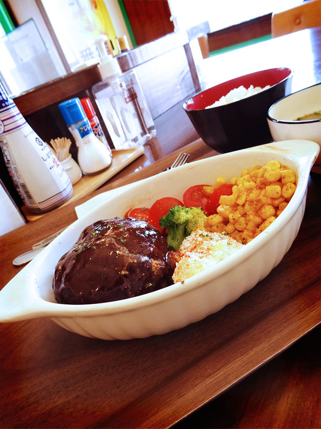 4月19日（月）オープン。久里浜『無国籍料理 満天バル』の「ランチメニュー／ワインソースの煮込みハンバーグ定食（ライス・スープ付き）」_c0119263_15573509.jpg