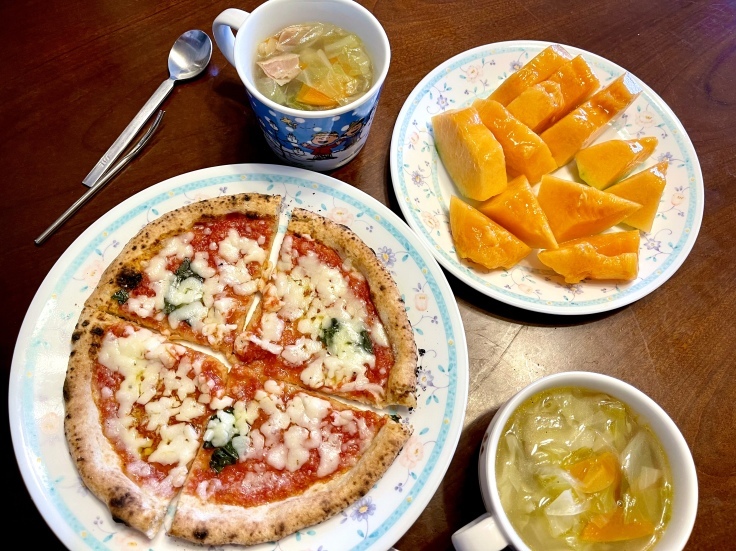 セブンの冷凍ピザでランチ♪_c0212604_13352300.jpeg