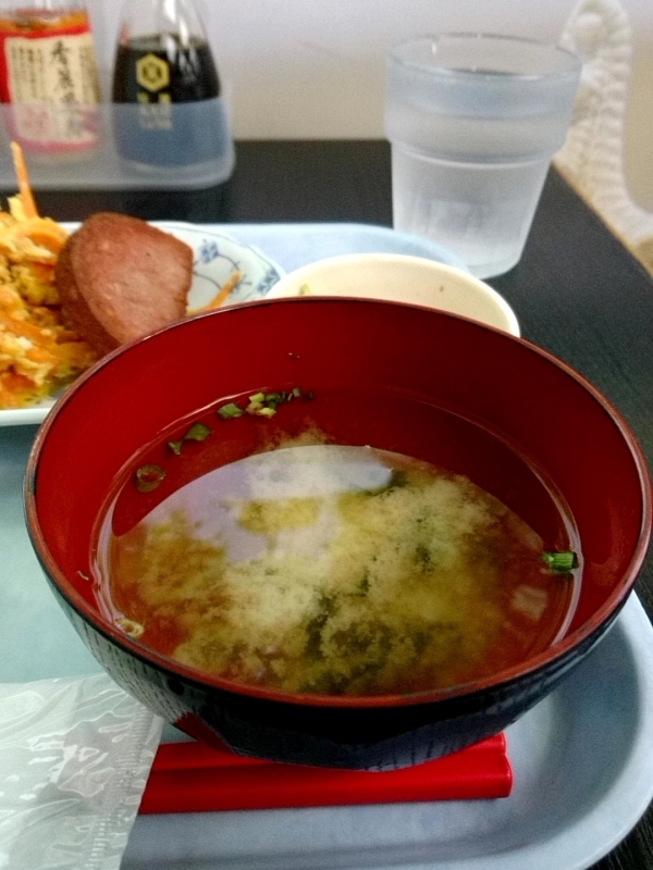 那覇 鏡水 空港食堂 素朴な味わい 人参シリシリ定食 美酒佳肴