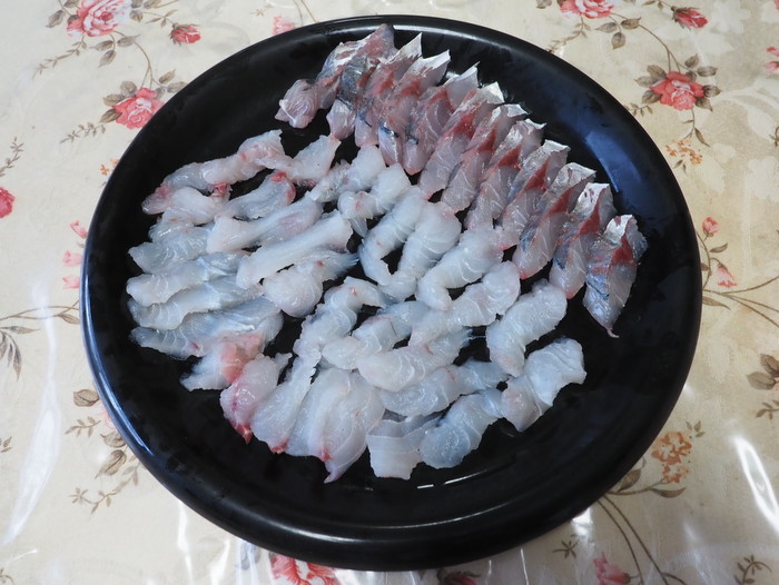 夫の釣果とその後(お刺身)_c0116915_23482050.jpg