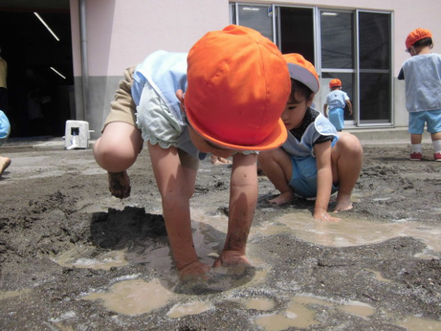 今日もみんなではだし遊び!!_a0382671_15270199.png