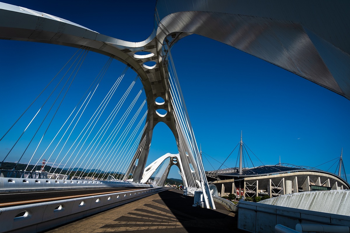 蒼天に映える豊田大橋_d0353489_19584795.jpg