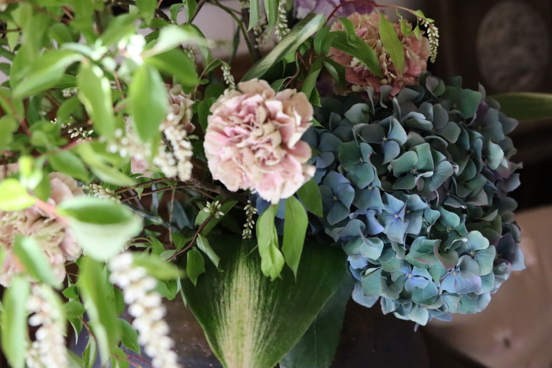 梅雨の夜 ミセス サファイア 静けさの中で