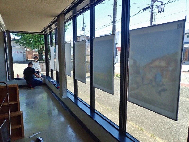 会館1階の窓辺にピクチャーレールを取り付けました_c0336902_21031295.jpg