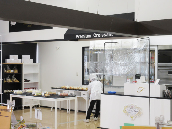 高級食パン専門店 フルールドゥリュクス 土岐店_c0152767_19171219.jpg
