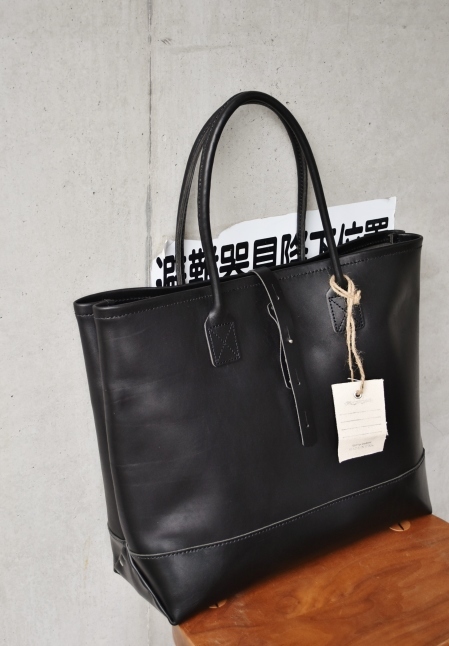 HERITAGE LEATHER　　LEATHER TOTE★_d0152280_18493607.jpg