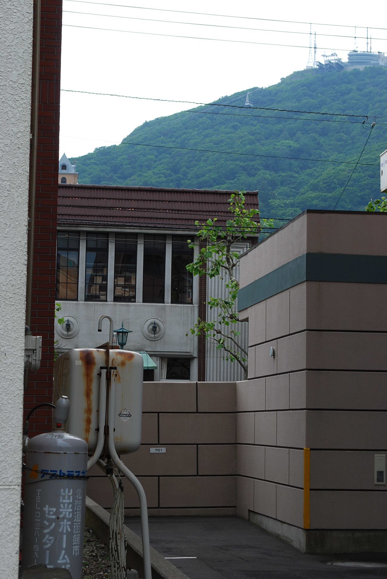 函館市末広町のイチヤマ商店(建築家・関根要太郎作品研究2021)_f0142606_17571129.jpg
