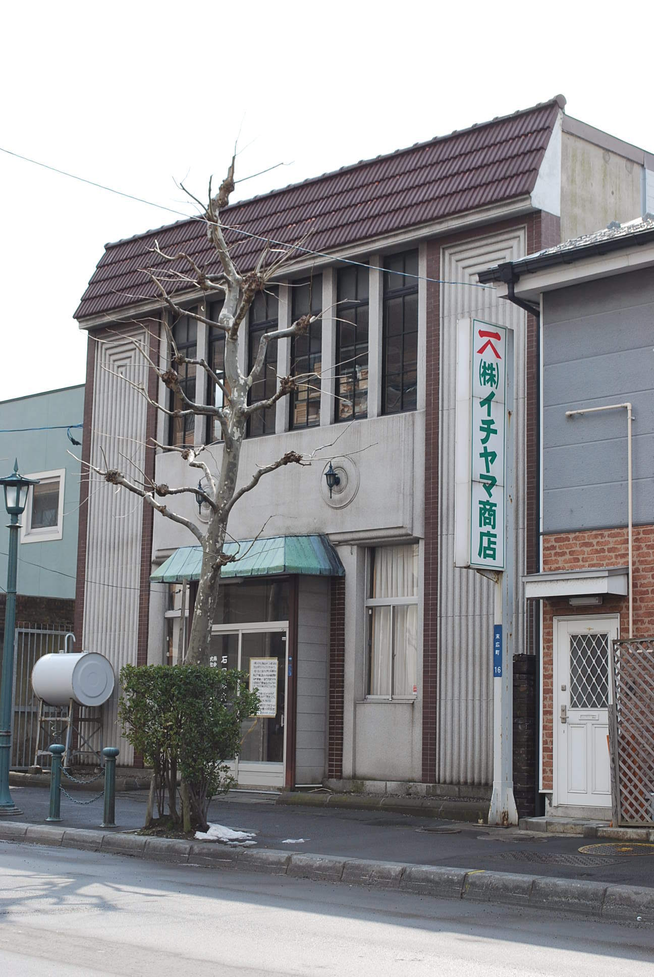 函館市末広町のイチヤマ商店(建築家・関根要太郎作品研究2021)_f0142606_18090195.jpg
