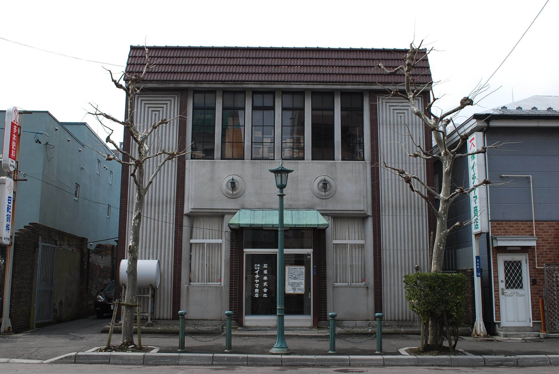 函館市末広町のイチヤマ商店(建築家・関根要太郎作品研究2021)_f0142606_18150770.jpg