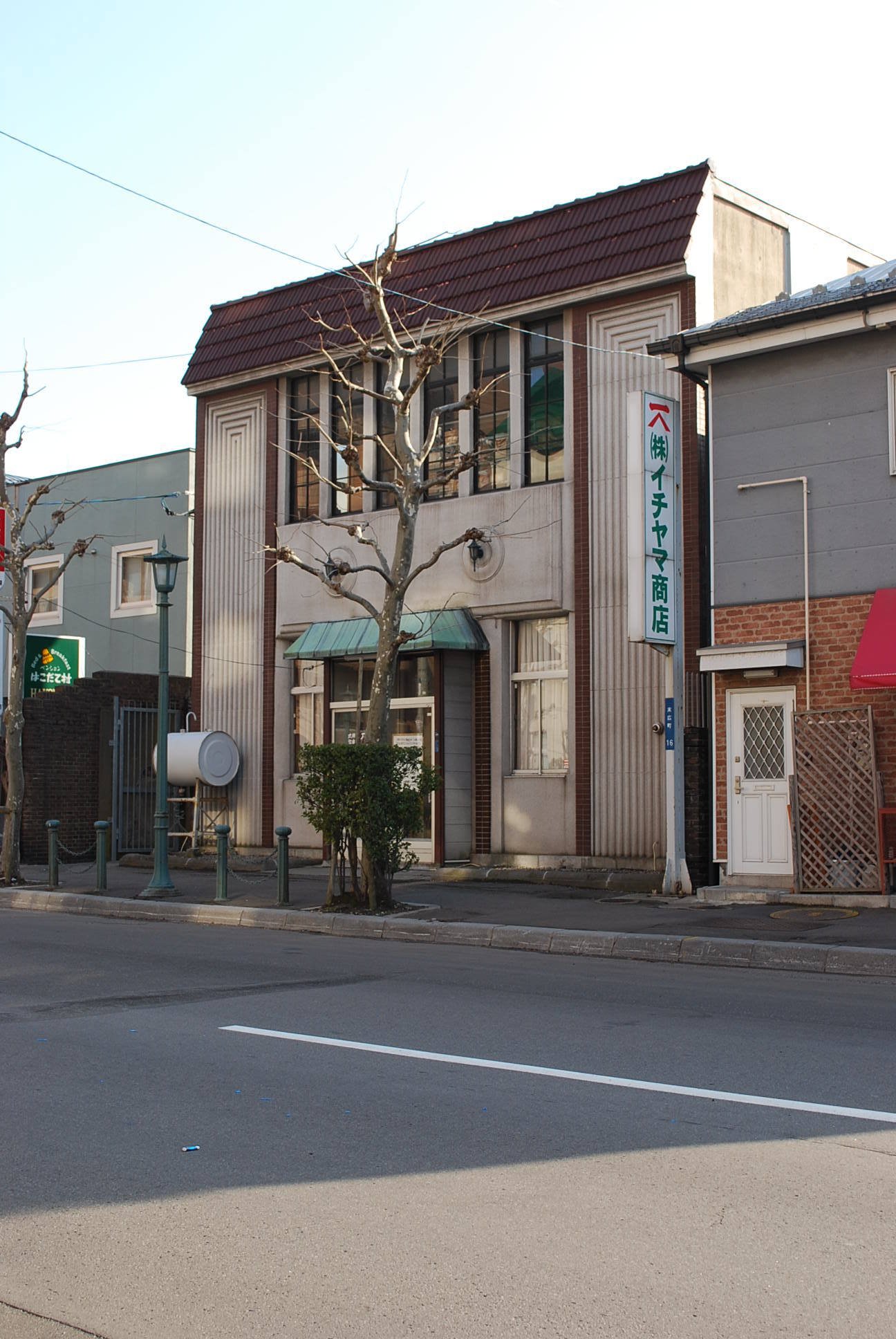 函館市末広町のイチヤマ商店(建築家・関根要太郎作品研究2021)_f0142606_18161307.jpg