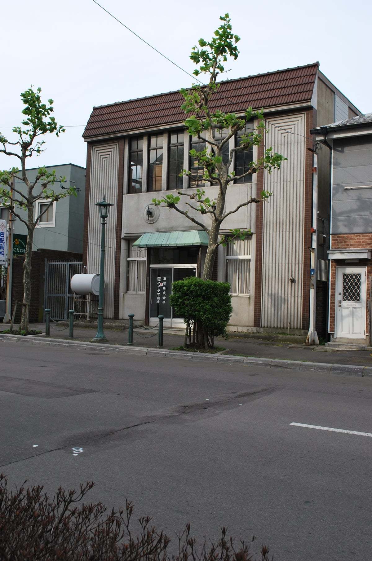 函館市末広町のイチヤマ商店(建築家・関根要太郎作品研究2021)_f0142606_19495894.jpg
