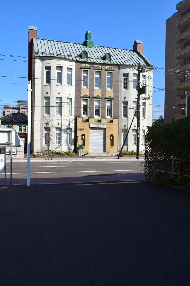 函館市末広町のイチヤマ商店(建築家・関根要太郎作品研究2021)_f0142606_22102327.jpg