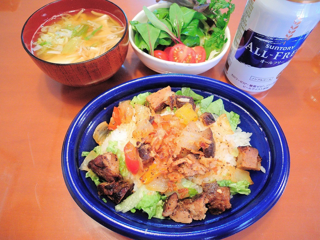 オーケーストアのお弁当(ローストポーク丼)@自宅_d0393923_08512757.jpg